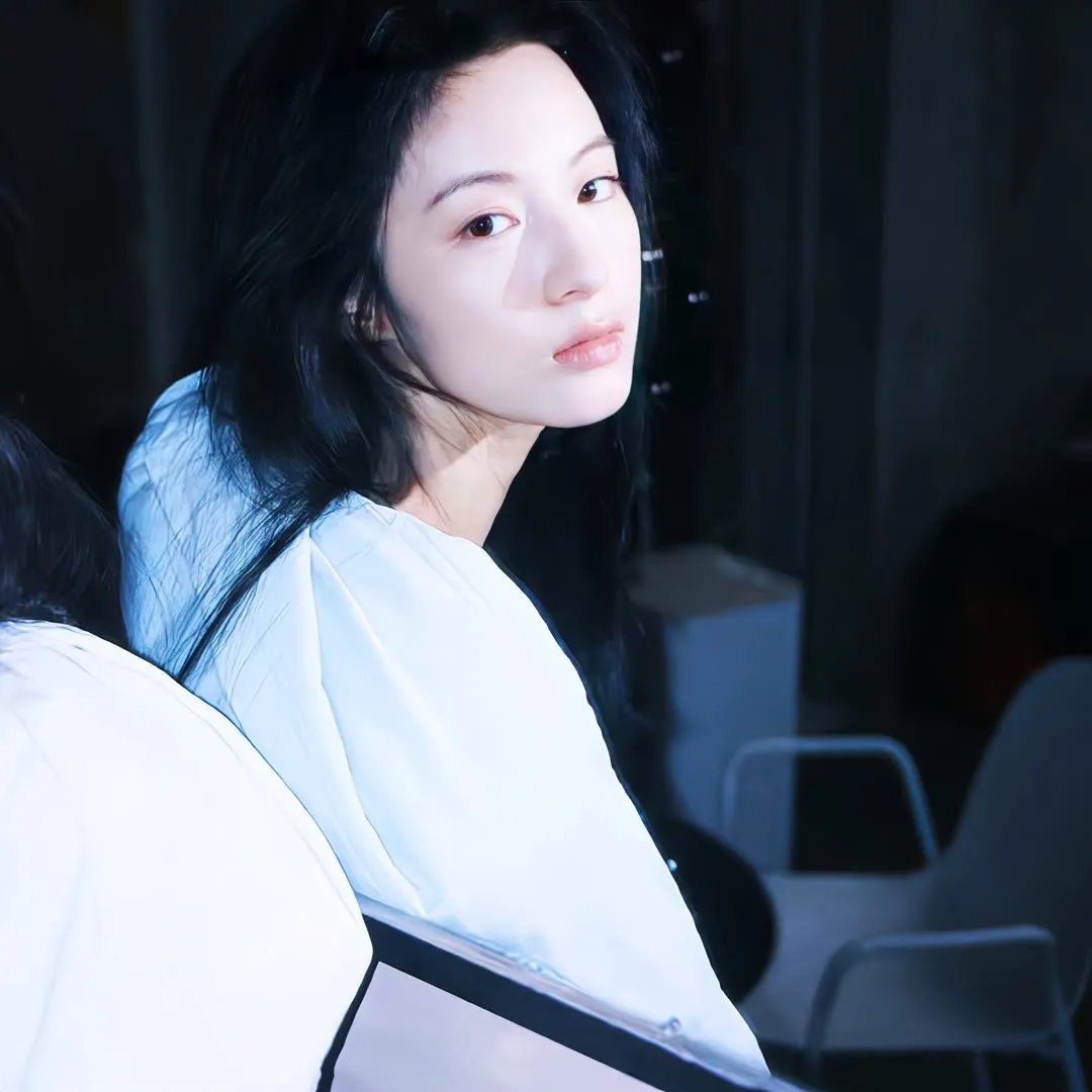 橙色女孩